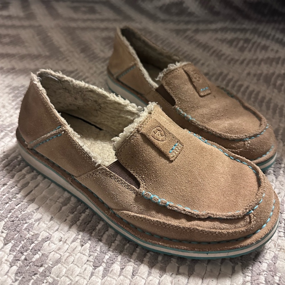 Women’s Ariat cruisers (7)